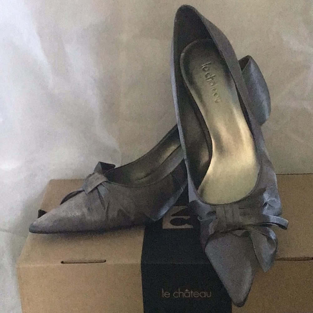 Le Chateau Size 7.5 silver heels